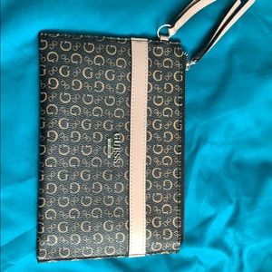 Guess Wristlet